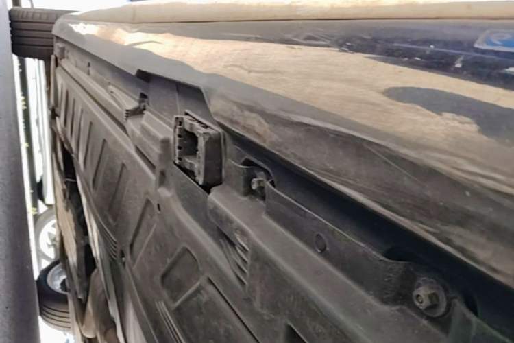 Used Mercedes-Benz E-Class 2022 Revised E 300 L Sporty and Stylish Edition Left Side Sill