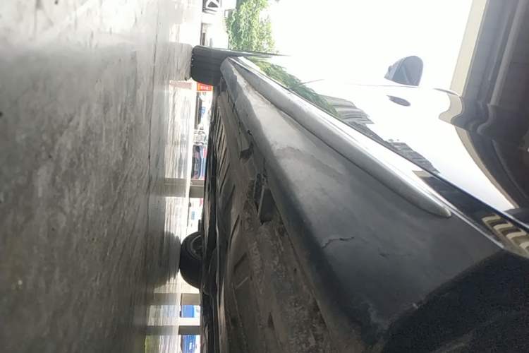 Used Mercedes-Benz E-Class 2022 E 300 L Sporty and Stylish Model Left Side Sill