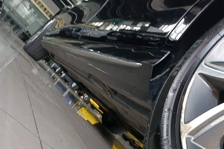 Used Mercedes-Benz E-Class 2022 Second Facelift E 300 L Sport Luxury Edition Left Side Sill