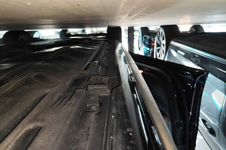 Used Mercedes-Benz E-Class 2022 Revised E 300 L Sporty and Stylish Edition Left Side Sill