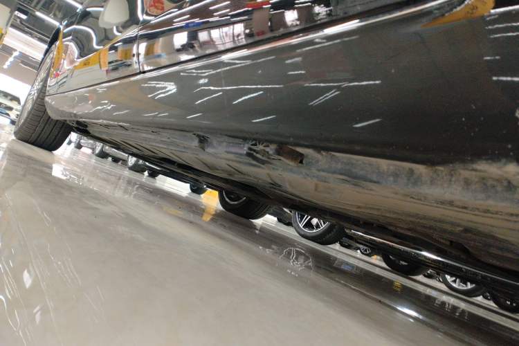 Used Mercedes-Benz E-Class 2022 Updated E 300 L Luxury Edition Left Side Sill