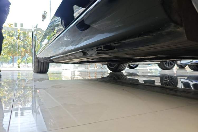 Used Mercedes-Benz E-Class 2022 Second Facelift E 300 L Luxury Edition Left Side Sill