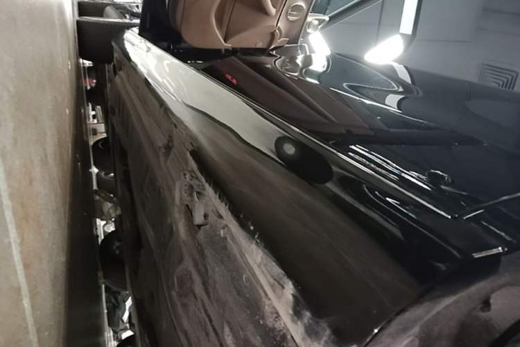 Used Mercedes-Benz E-Class 2022 E 300 L Luxury Model Left Side Sill