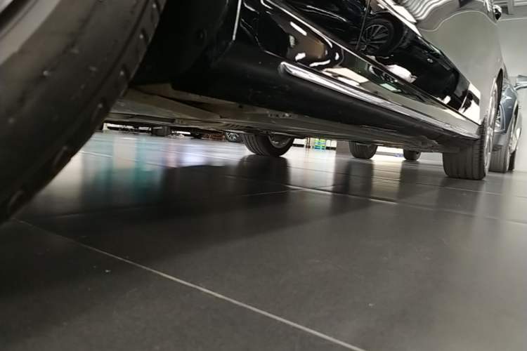 Used Mercedes-Benz E-Class 2022 Revised E 300 L Sport Luxury Edition Left Side Sill