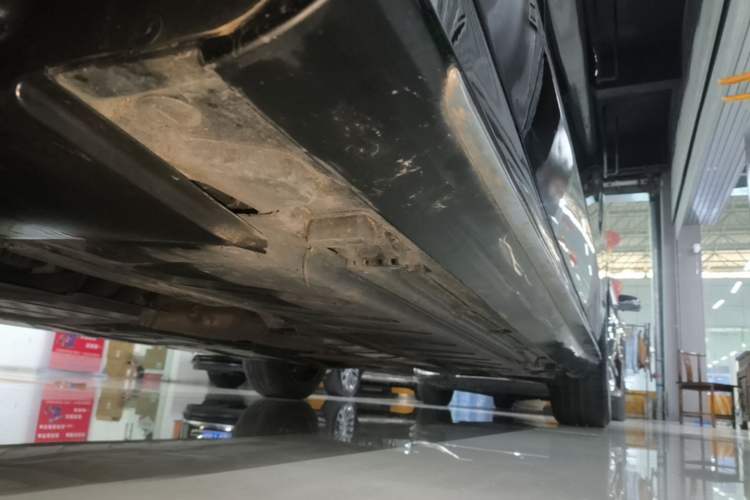 Used Mercedes-Benz E-Class 2022 E 260 L Sport Edition Left Side Sill