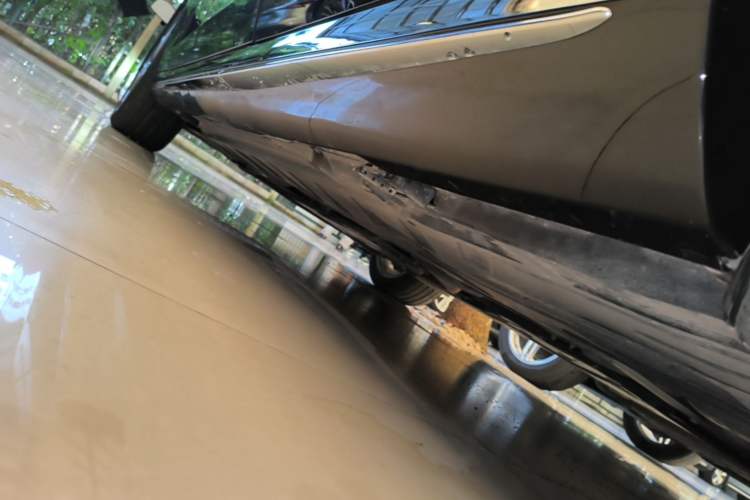 Used Mercedes-Benz E-Class 2022 Revised E 300 L Sport Luxury Edition Left Side Sill