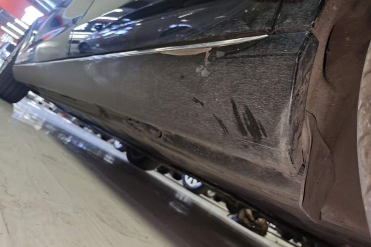 Used Mercedes-Benz E-Class 2022 Second Facelift E 300 L Luxury Edition Left Side Sill