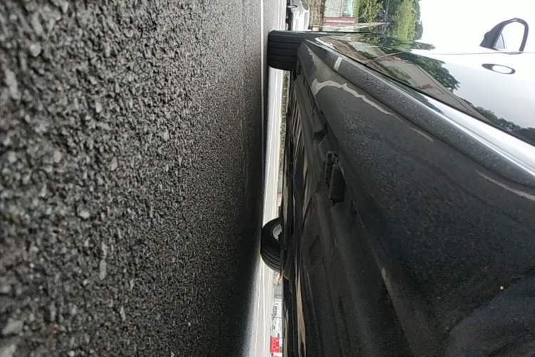 Used Mercedes-Benz E-Class 2022 E 300 L Sporty and Stylish Model Left Side Sill