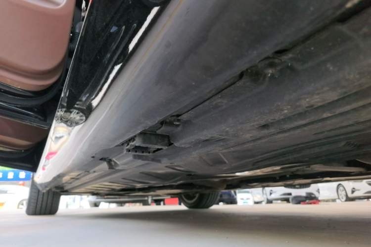 Used Mercedes-Benz E-Class 2022 Updated E 300 L Stylish Edition Left Side Sill
