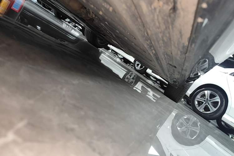 Used Mercedes-Benz E-Class 2022 E 300 L Premium Edition Left Side Sill