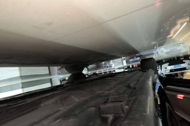 Used Mercedes-Benz E-Class 2022 Updated E 300 L Luxury Edition Left Side Sill