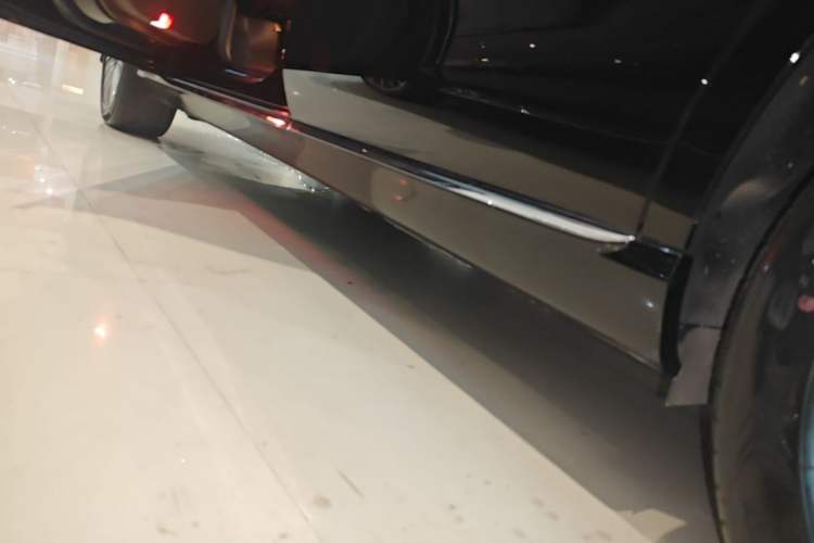 Used Mercedes-Benz E-Class 2022 Revised Version E 300 L Luxury Edition Left Side Sill