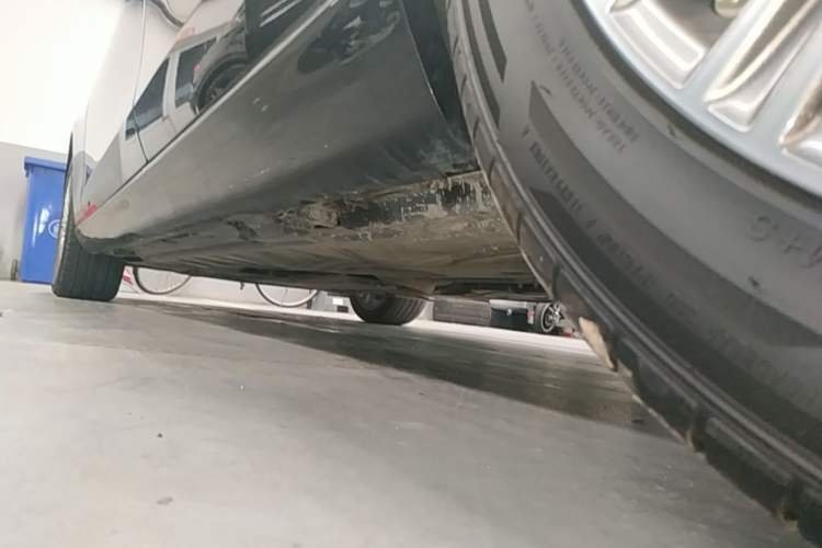 Used Mercedes-Benz E-Class 2022 E 300 L Luxury Model Left Side Sill