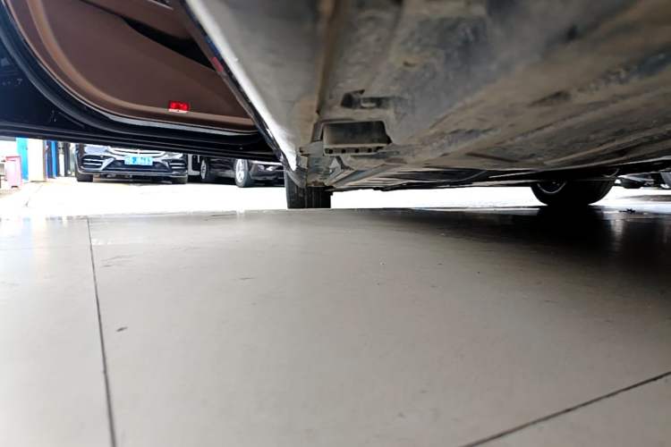 Used Mercedes-Benz E-Class 2022 E 300 L Stylish Model Left Side Sill
