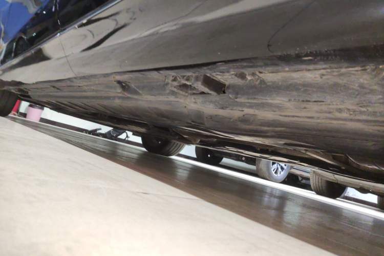 Used Mercedes-Benz E-Class 2022 Updated E 300 L Stylish Edition Left Side Sill