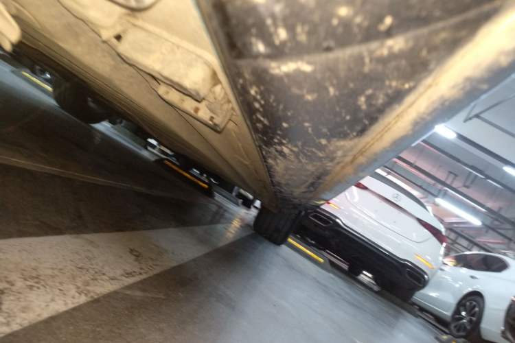 Used Mercedes-Benz E-Class 2022 Second Facelift E 300 L Sport Luxury Edition Left Side Sill