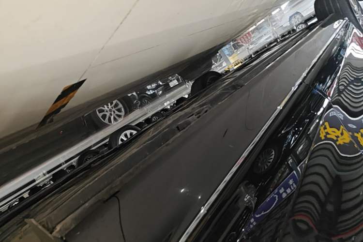 Used Mercedes-Benz E-Class 2022 Updated E 260 L Left Side Sill