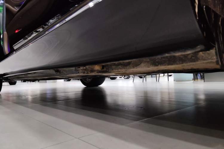 Used Mercedes-Benz E-Class 2022 Second Facelift E 300 L Luxury Edition Left Side Sill