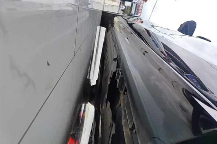 Used Mercedes-Benz E-Class 2022 Revised Version E 300 L Luxury Edition Left Side Sill