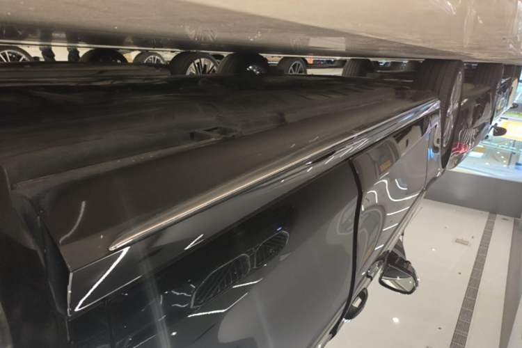 Used Mercedes-Benz E-Class 2022 Revised Version E 300 L Sport Luxury Edition Left Side Sill