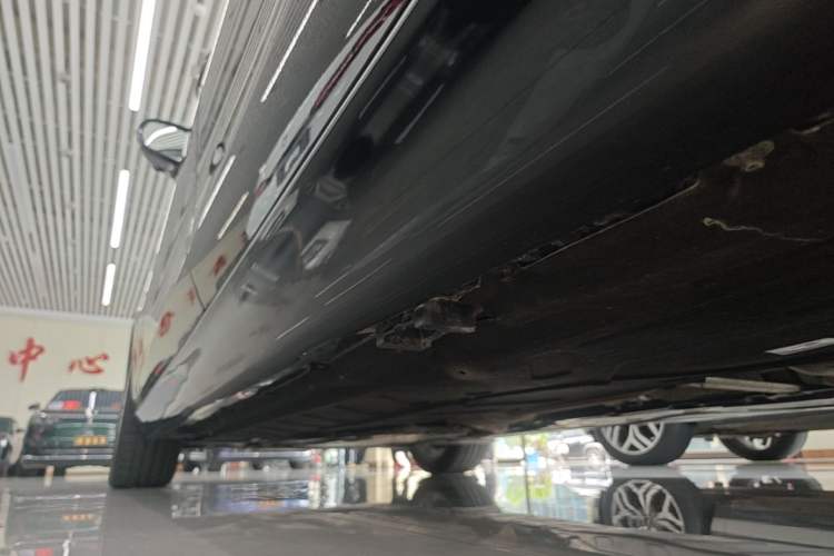 Used Mercedes-Benz E-Class 2022 Second Facelift E 300 L Fashion Edition Left Side Sill