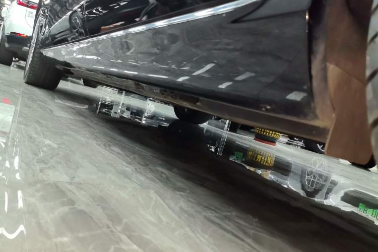 Used Mercedes-Benz E-Class 2022 Updated E 300 L Luxury Edition Left Side Sill
