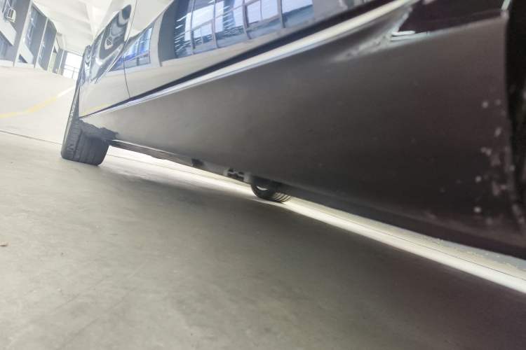 Used Mercedes-Benz E-Class 2022 E 300 L Luxury Model Left Side Sill
