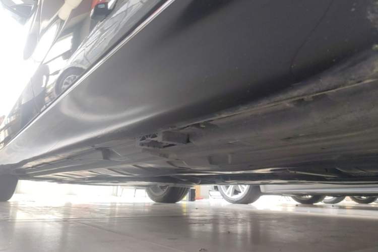 Used Mercedes-Benz E-Class 2022 Updated E 260 L Left Side Sill