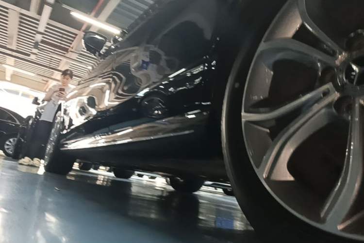 Used Mercedes-Benz E-Class 2022 E 300 L Sporty and Stylish Model Left Side Sill