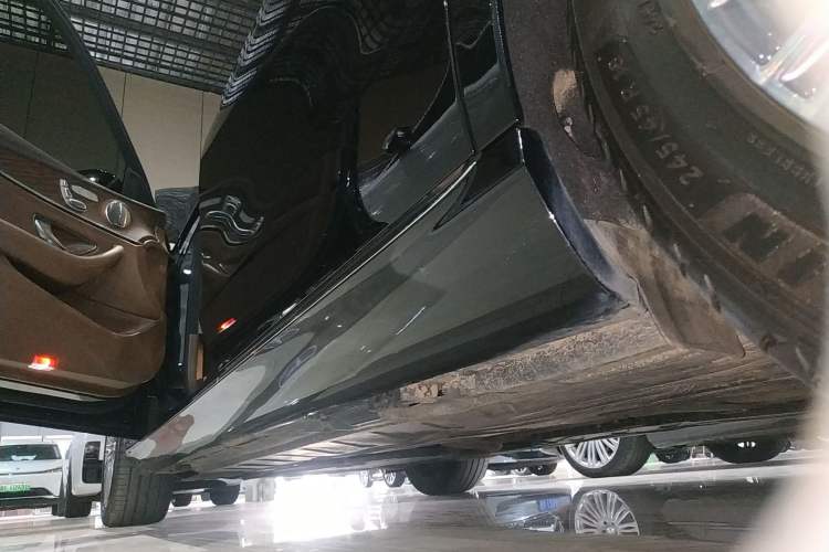 Used Mercedes-Benz E-Class 2022 Updated E 300 L Luxury Edition Left Side Sill