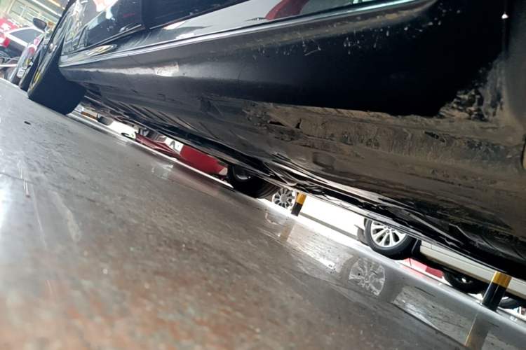 Used Mercedes-Benz E-Class 2022 Second Facelift E 300 L Sport Luxury Edition Left Side Sill