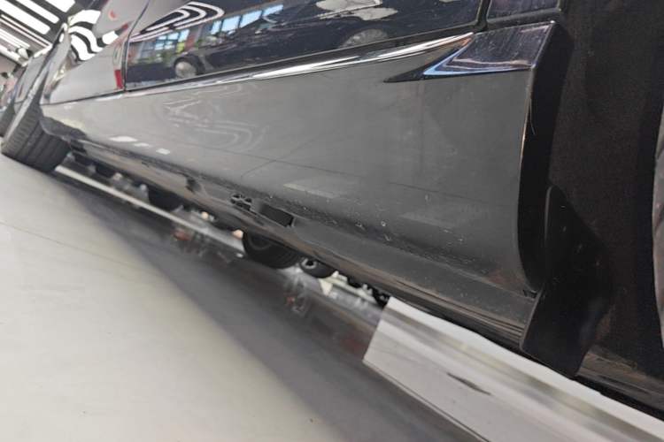 Used Mercedes-Benz E-Class 2022 Revised Version E 300 L Fashion Edition Left Side Sill