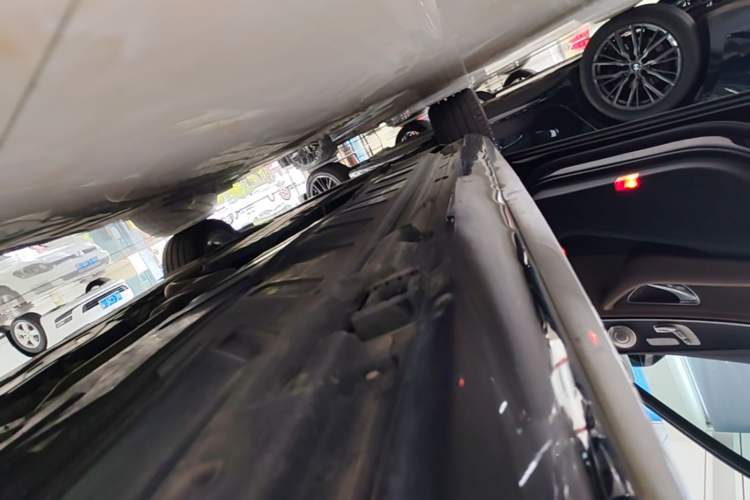 Used Mercedes-Benz E-Class 2022 Revised E 300 L Sport Luxury Edition Left Side Sill