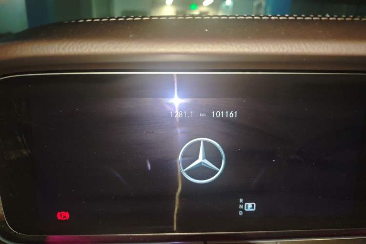 Used Mercedes-Benz E-Class 2022 E 260 L Odometer Close Up