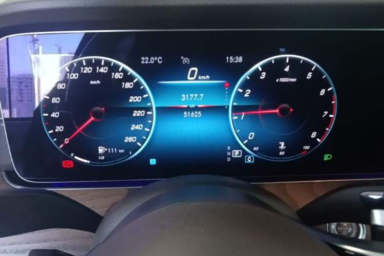 Used Mercedes-Benz E-Class 2022 Revised Version E 300 L Fashion Edition Odometer Close Up