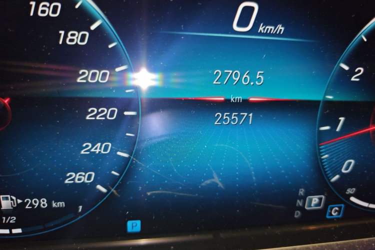 Used Mercedes-Benz E-Class 2022 Revised Version E 300 L Luxury Edition Odometer Close Up