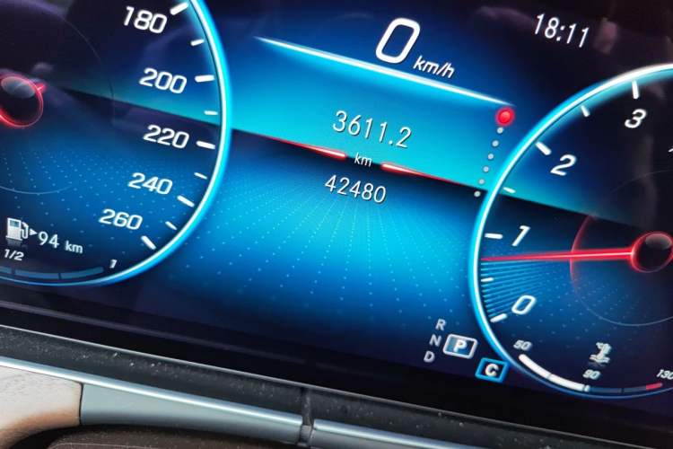 Used Mercedes-Benz E-Class 2022 Revised Version E 300 L Luxury Edition Odometer Close Up