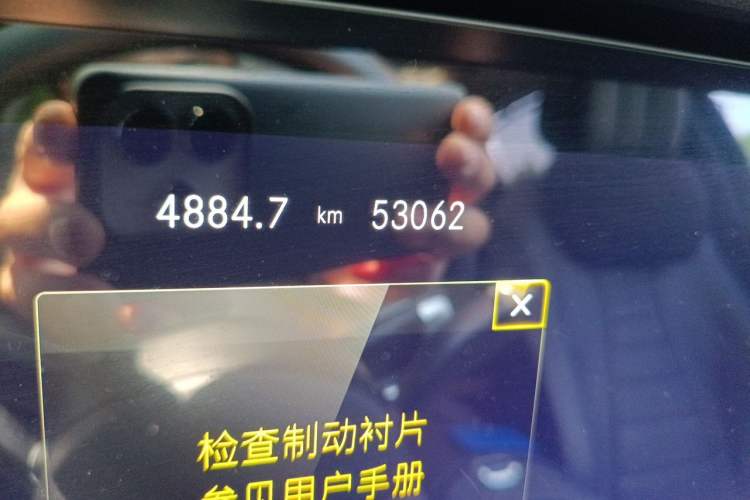 Used Mercedes-Benz E-Class 2022 Second Facelift E 300 L Sport Luxury Edition Odometer Close Up