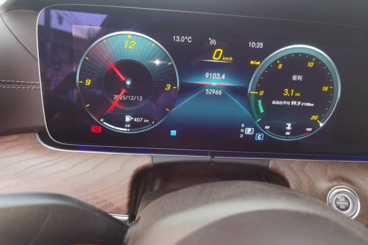 Used Mercedes-Benz E-Class 2022 E 260 L Odometer Close Up