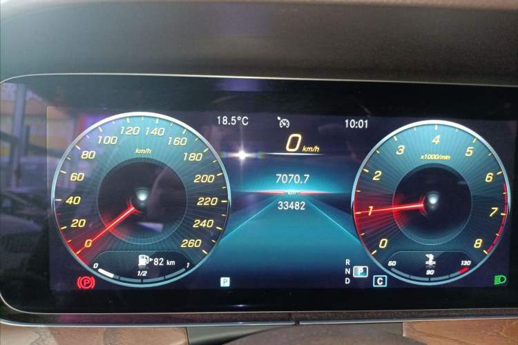Used Mercedes-Benz E-Class 2022 Second Facelift E 300 L Luxury Edition Odometer Close Up