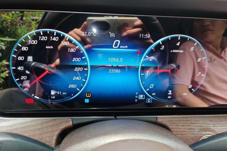 Used Mercedes-Benz E-Class 2022 E 300 L Luxury Model Odometer Close Up