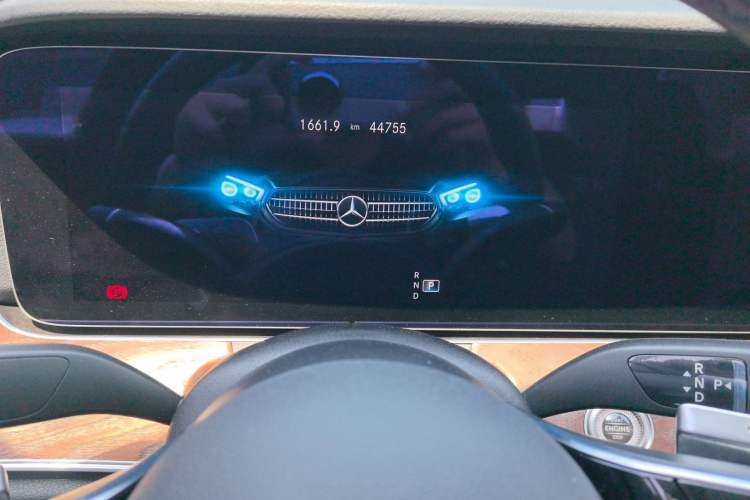Used Mercedes-Benz E-Class 2022 Updated E 300 L Luxury Edition Odometer Close Up