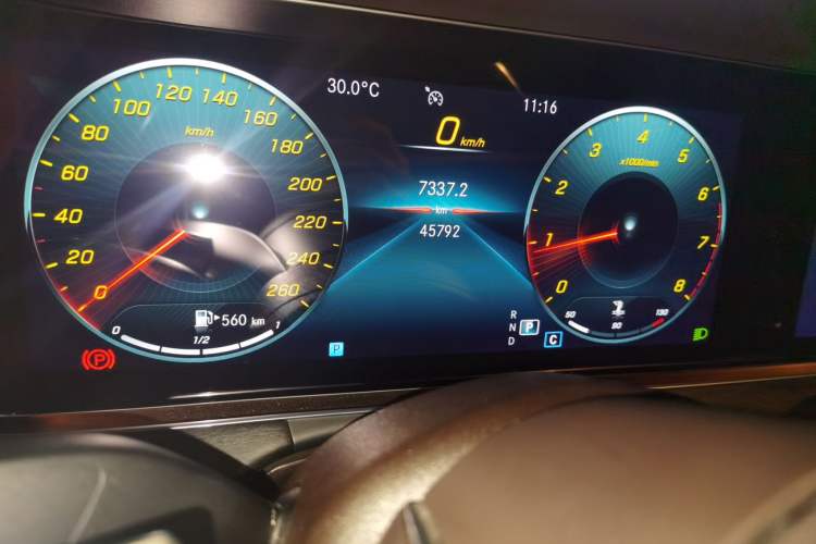 Used Mercedes-Benz E-Class 2022 Updated E 300 L Stylish Edition Odometer Close Up