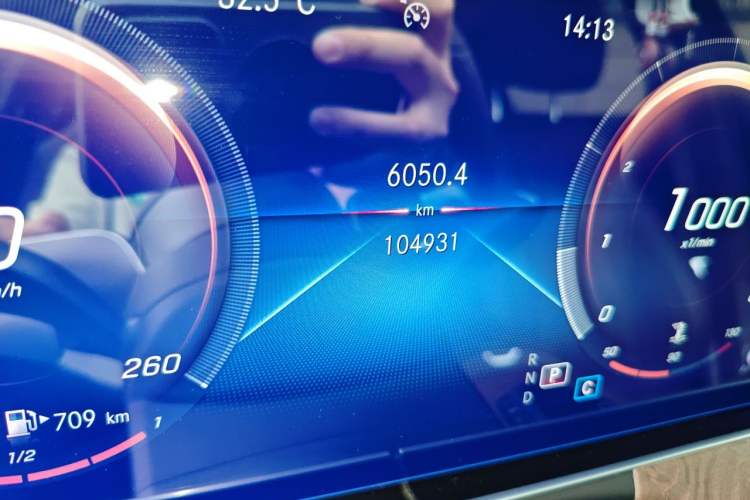 Used Mercedes-Benz E-Class 2022 Updated E 300 L Stylish Edition Odometer Close Up