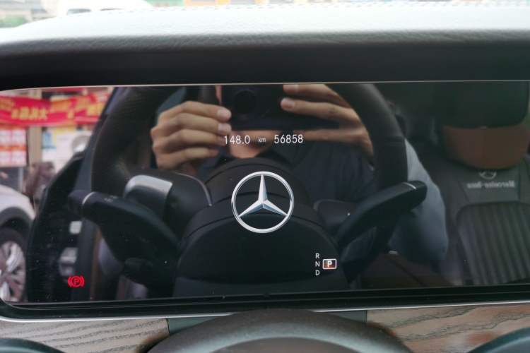 Used Mercedes-Benz E-Class 2022 Revised Version E 300 L Fashion Edition Odometer Close Up