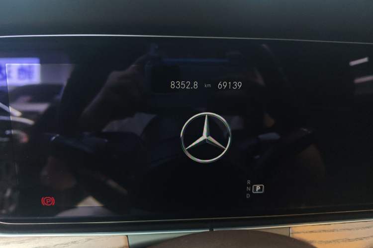 Used Mercedes-Benz E-Class 2022 Second Facelift E 300 L Luxury Edition Odometer Close Up