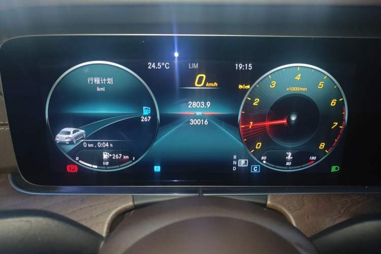 Used Mercedes-Benz E-Class 2022 Revised Version E 300 L Luxury Edition Odometer Close Up