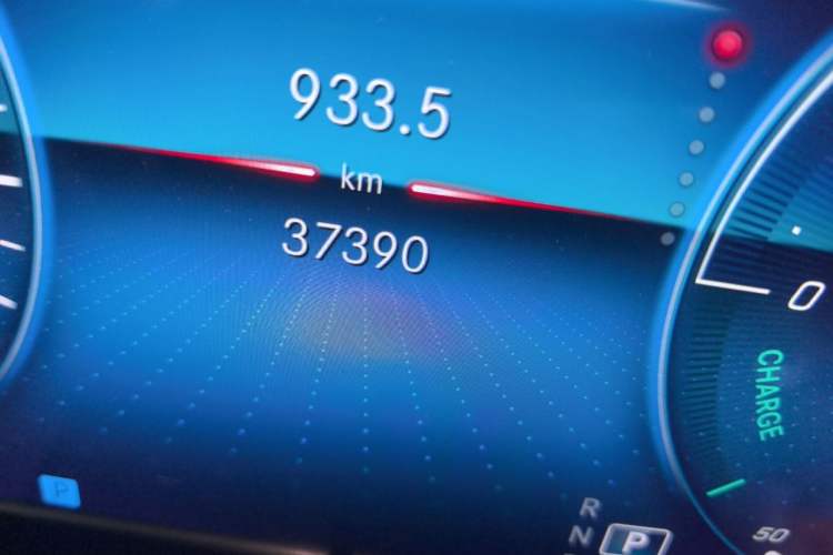 Used Mercedes-Benz E-Class 2022 Revised Version E 300 L Fashion Edition Odometer Close Up