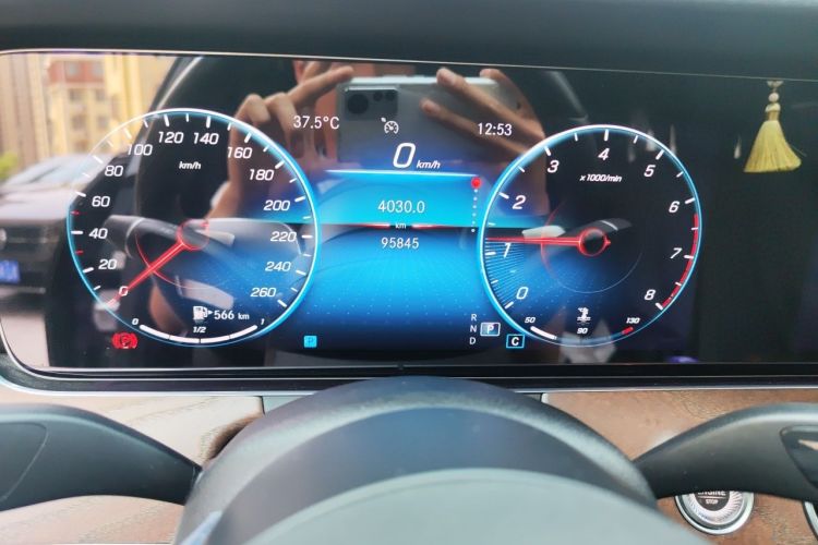 Used Mercedes-Benz E-Class 2022 Updated E 300 L Luxury Edition Odometer Close Up