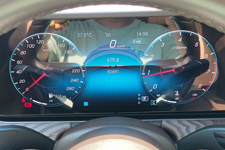 Used Mercedes-Benz E-Class 2022 Revised Version E 300 L Fashion Edition Odometer Close Up